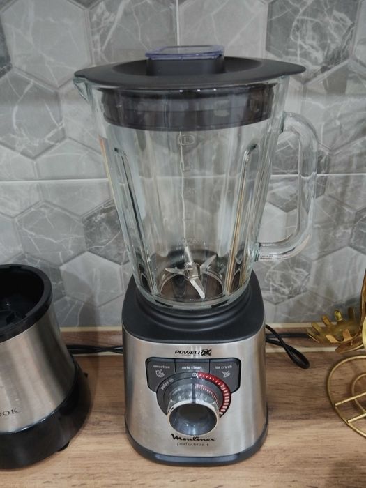 Кухный комбайн и измельчитель