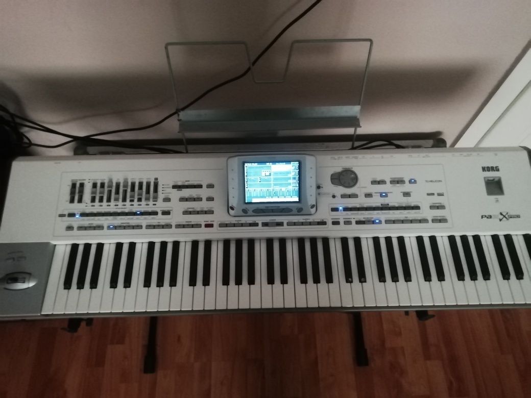 Korg Pa2x - 76 Keys + Husa Thon