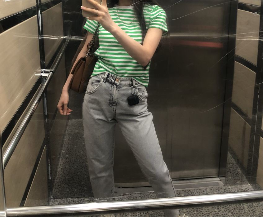 Футболка и джинсы