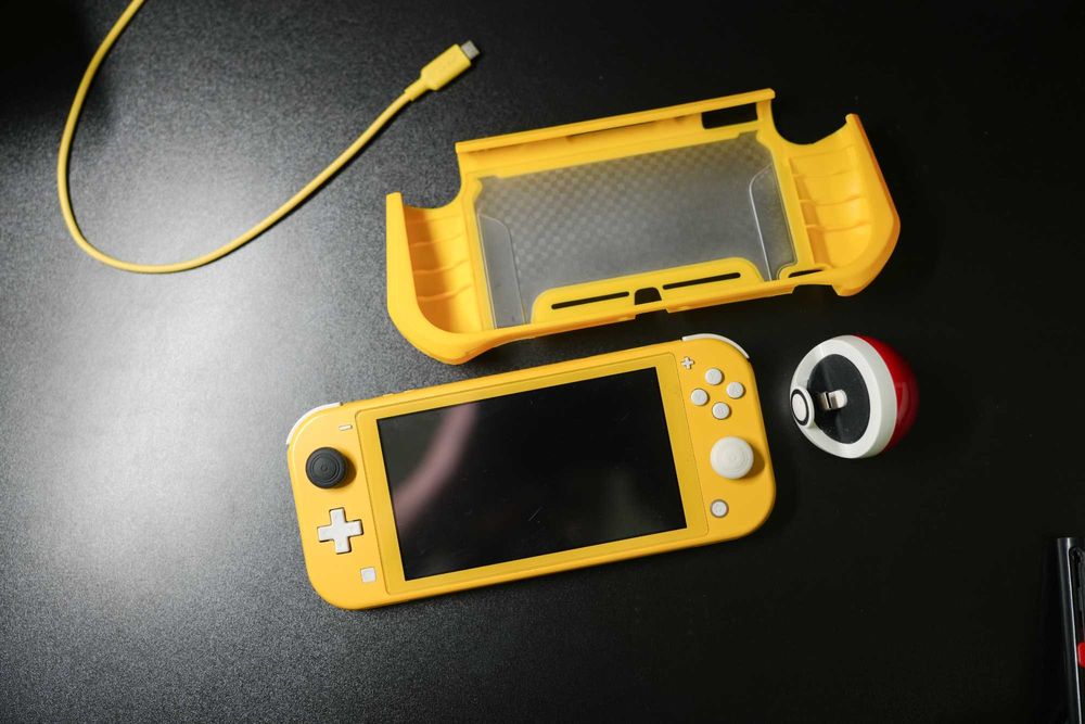 Nintendo Switch Lite galben MODAT cu Chip card 128 GB Samsung