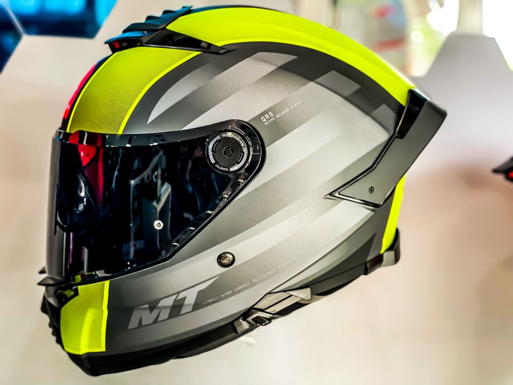 Casca Moto MT Thunder 4 Treads Galben Fluo Mat