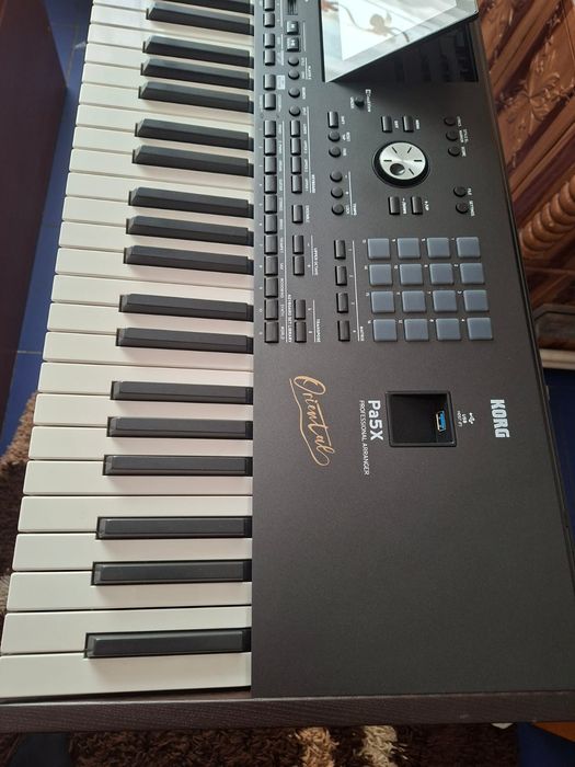 Korg pa5x Oriental 76 Key