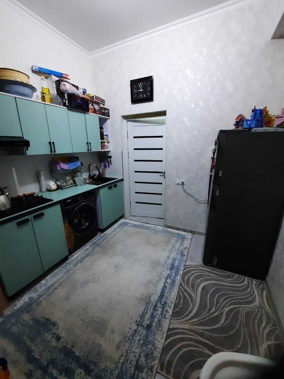 2/4/10, улица Сайрам, (М.Горкий), Буз бозор
