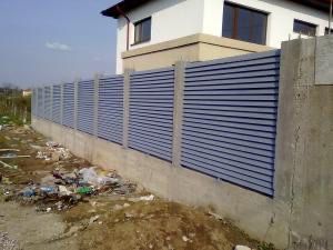 Garduri și porți stil jaluzea sipca metalică tabla cutata