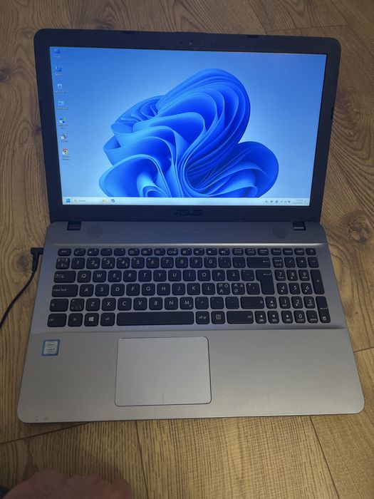 Laptop Asus X541UAK/ i5 GEN 7 / SSD 128 GB / 8 GB RAM