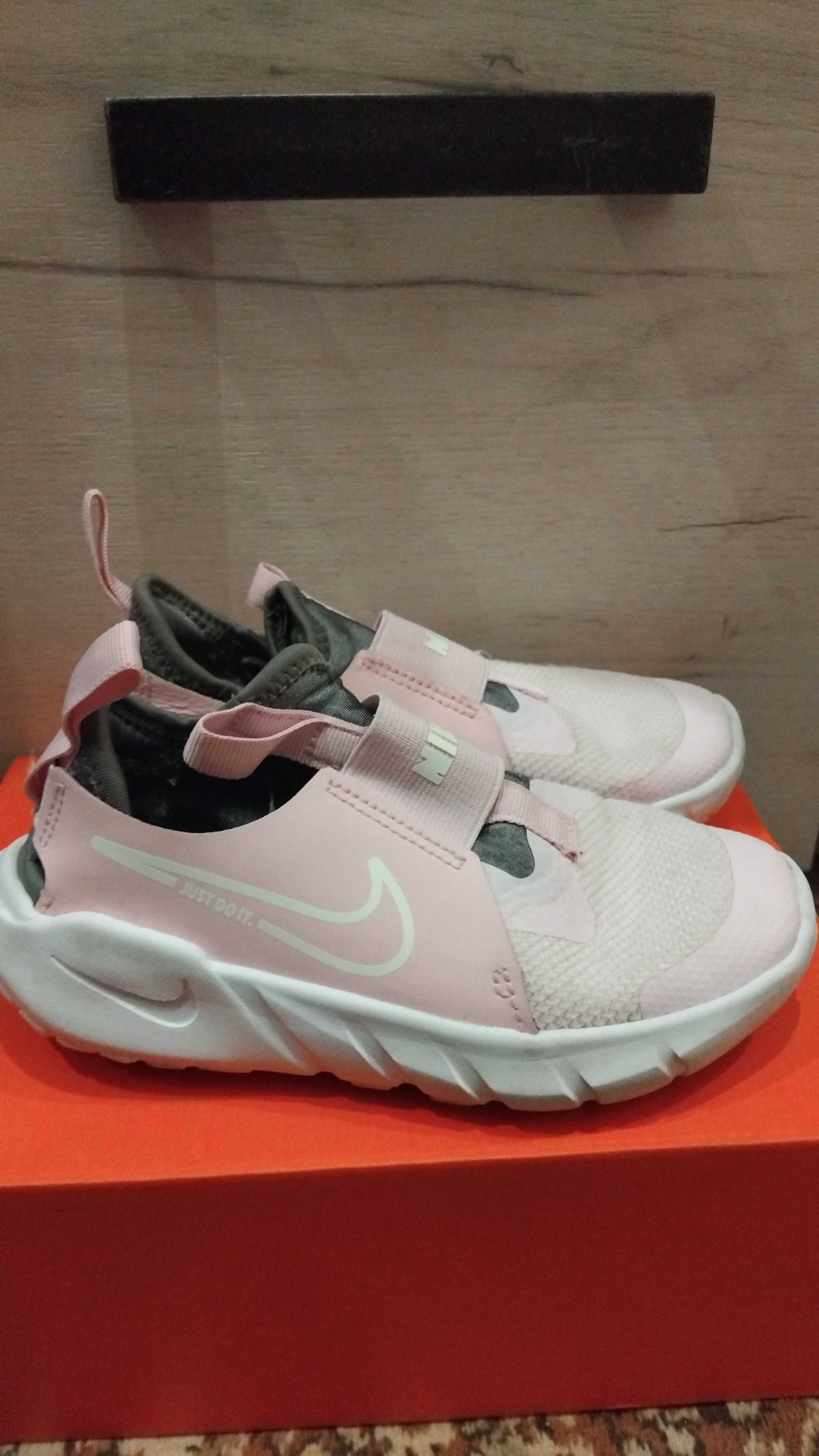 Nike 29.5н. и Skechers 28н.