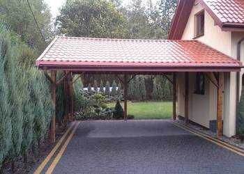 Garaje din lemn cu structură solidă și design plăcut