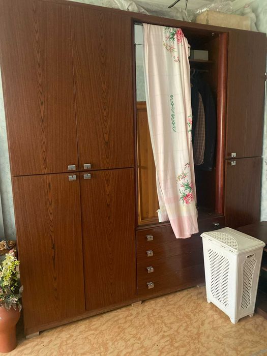 Продается спальный гарнитур и стенка