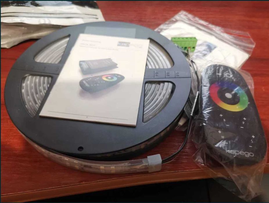 Banda LED flexibila, 3528, SMD, RGB + alb cald, 3000-3200, 11.5W/m, 5m