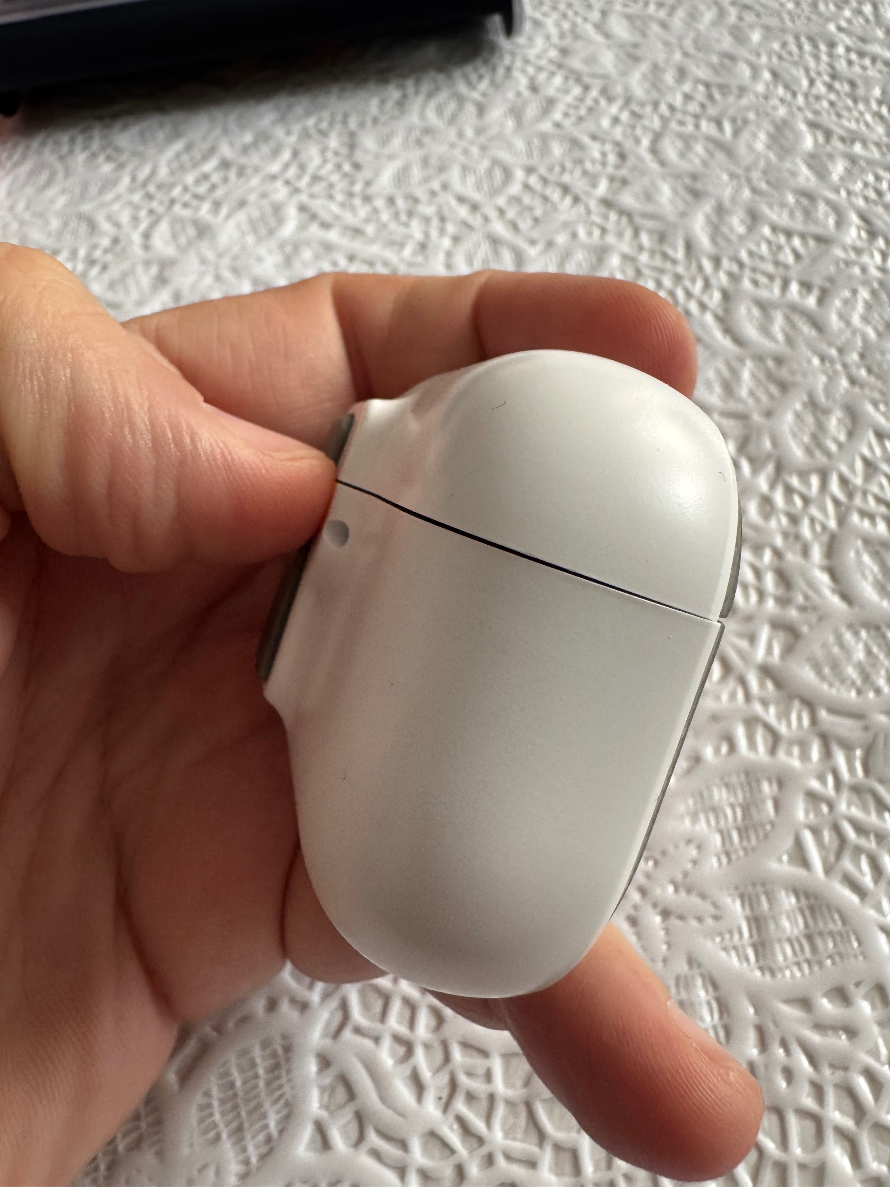 Калъф за AirPods 4