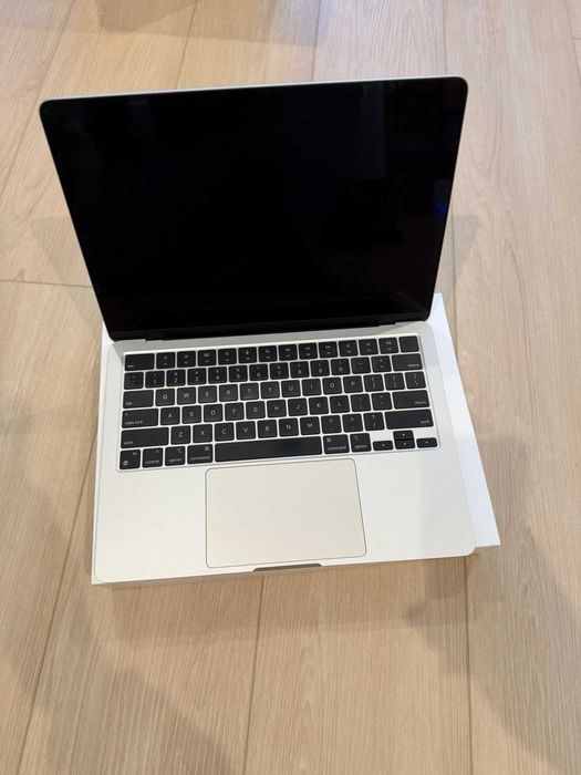 Macbook Air 13 M2 16/256 цвет Starlight