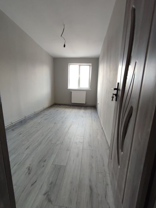 Vand apartament  2 camere