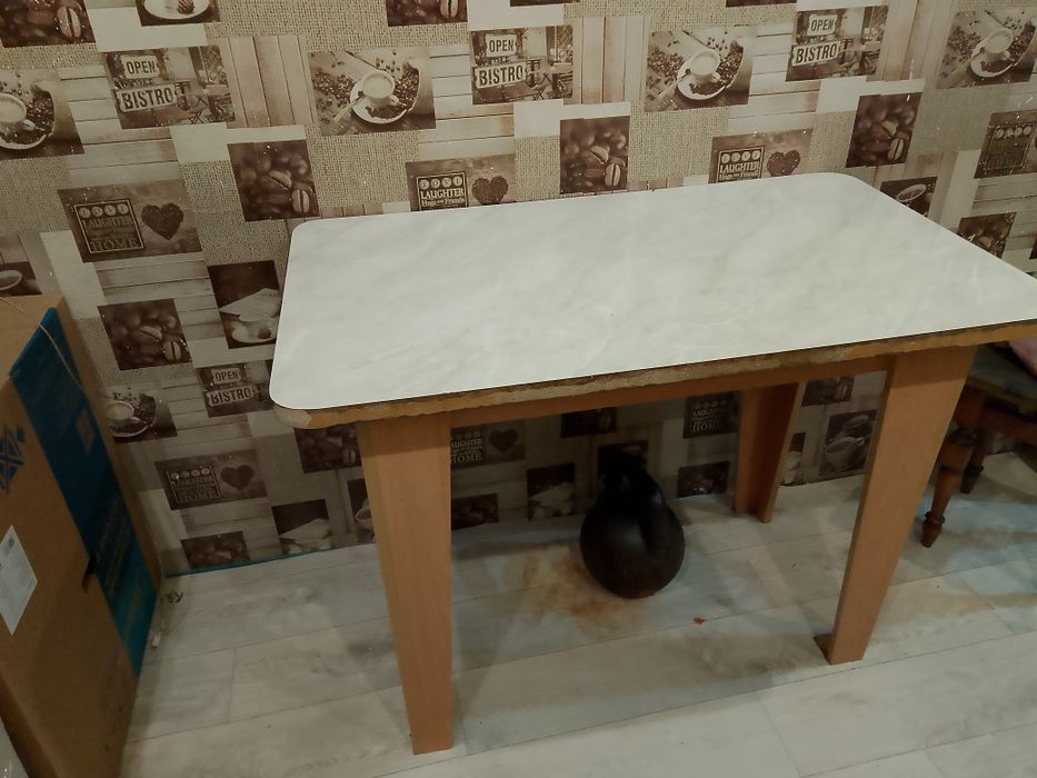 Кухонный стол,  хороший
