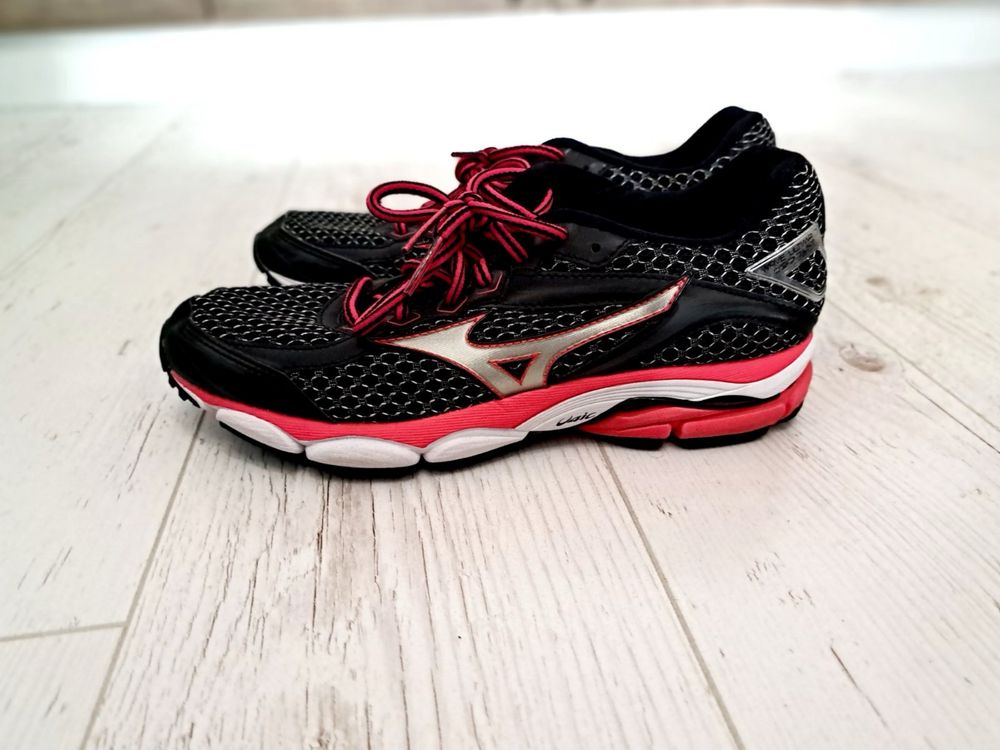Mizuno Wave ultima 7 ориг.маратонки НОВИ!!!