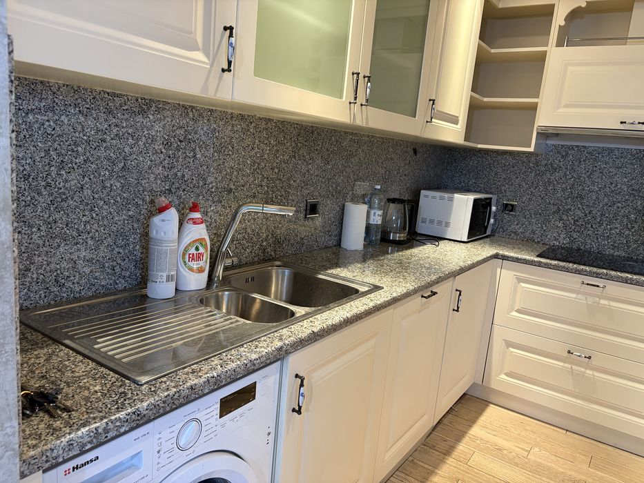 Кухня в отлином состоянии вместе с камнем