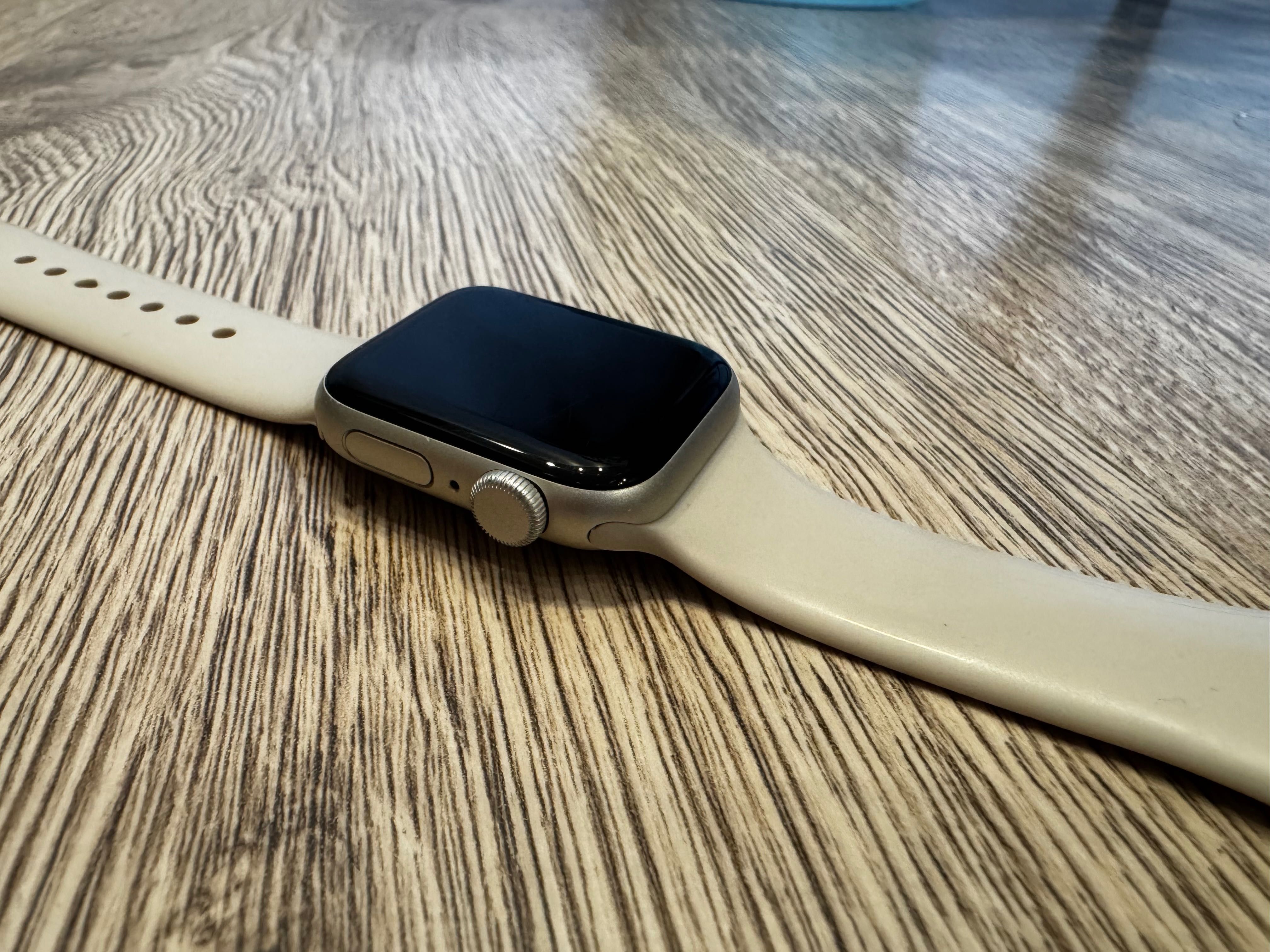 Apple Watch SE 2-ро поколение GPS, алуминиев 40mm