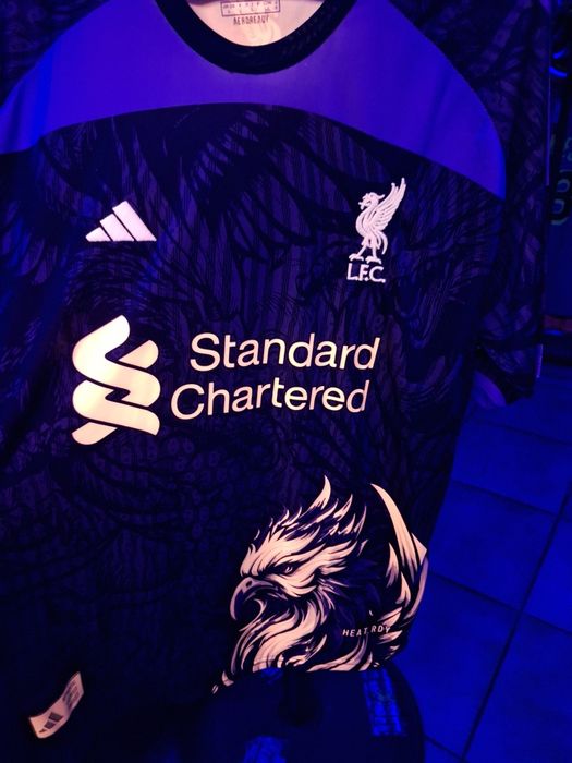 Неонова футболна фланелка на Ливърпул нов модел !!!