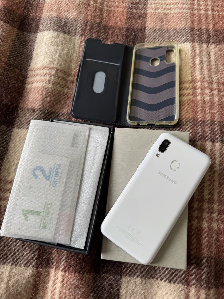 Samsung A20e+2 протектора и 1 калъф