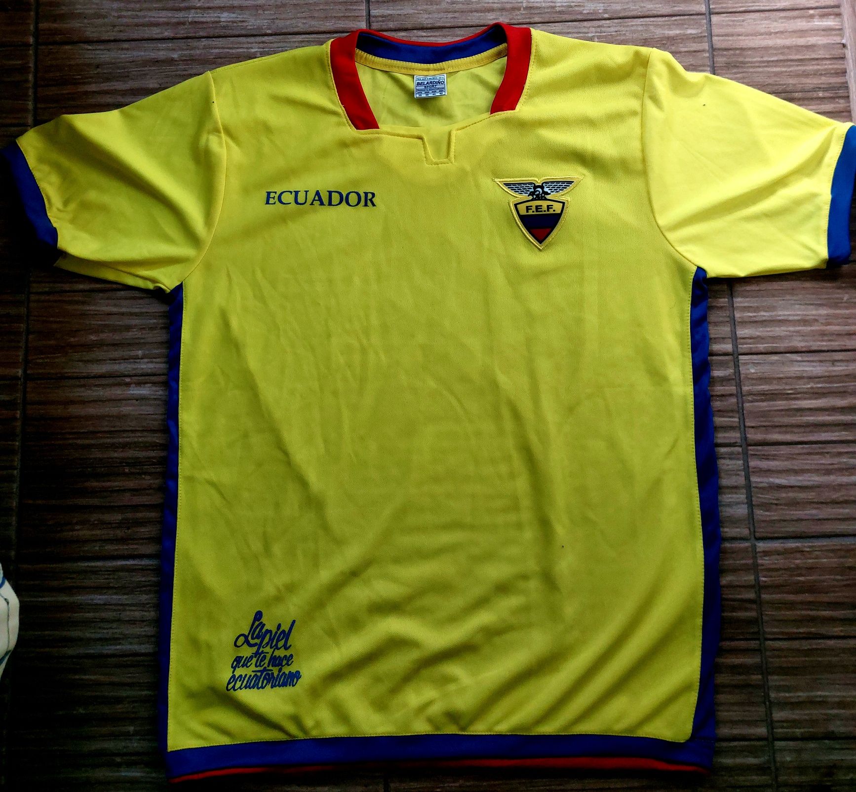 Tricou produs în Ecuador