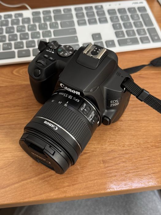 Фотокамера Canon EOS 250D EF-S 18-55 IS STM Kit