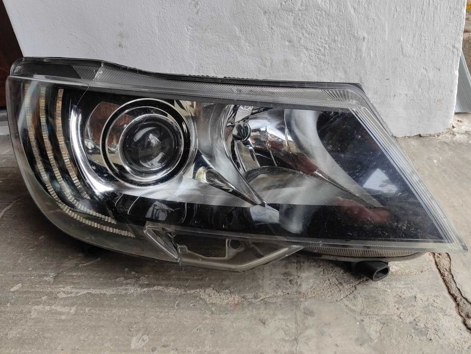 Фар Skoda Superb Bi-Xenon LED десен / Фар Шкода Суперб Оригинален