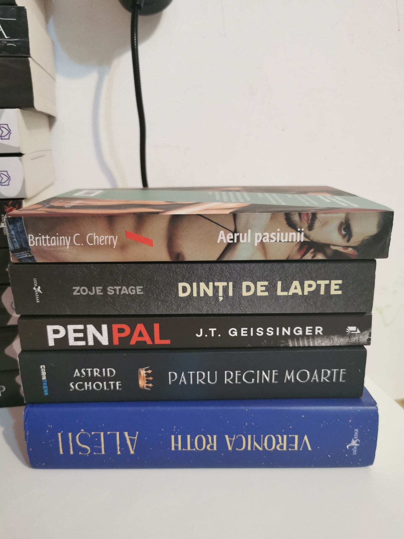 Cărți în stare excelenta