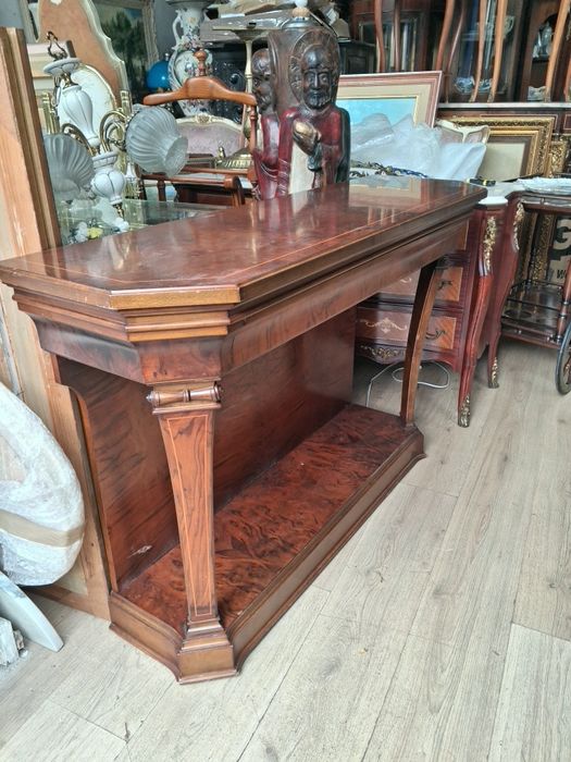 Дървена  конзола