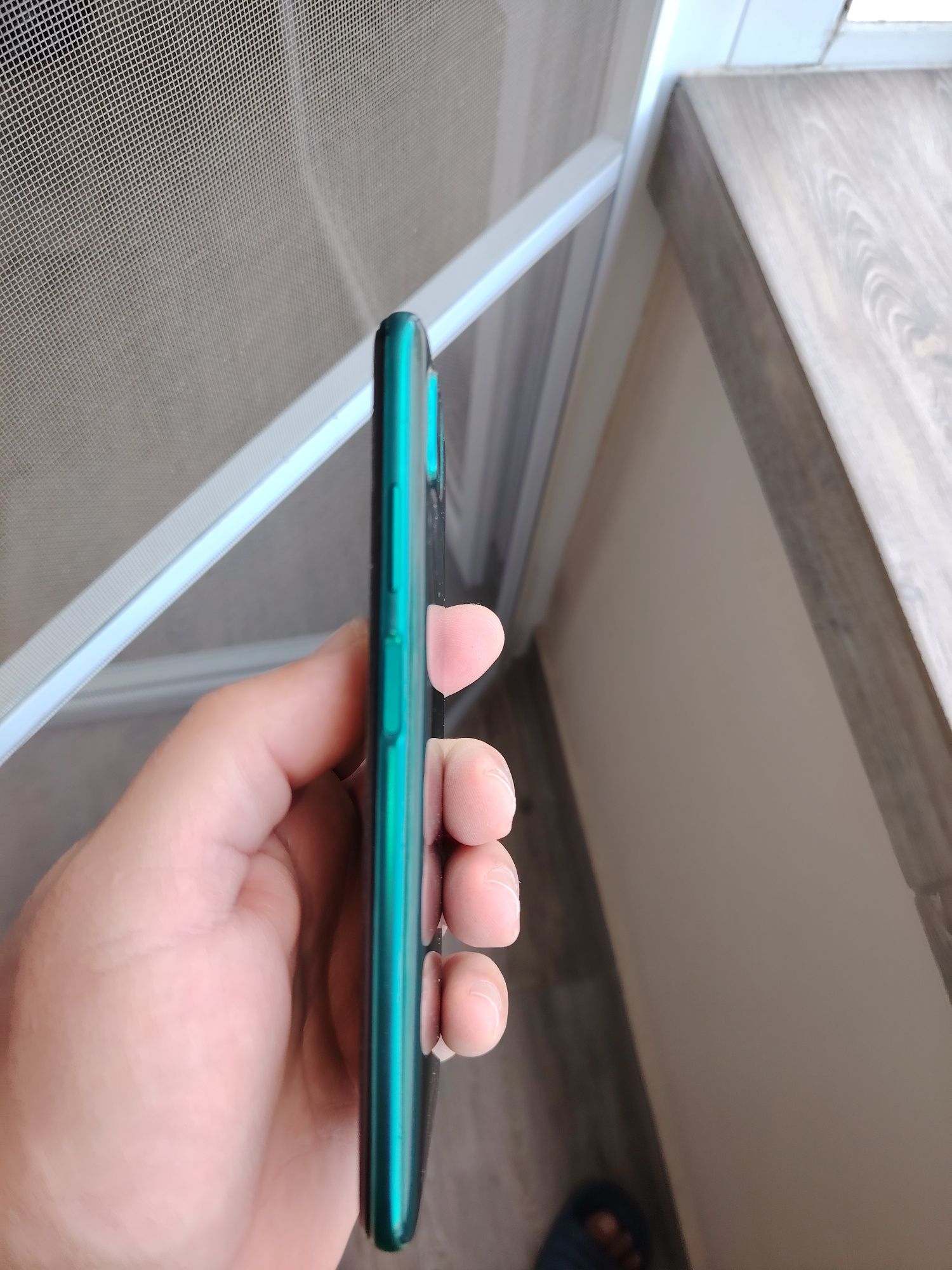 Продавам Huawei P40 lite 6RAM 128ROM неразличим от нов без забележки