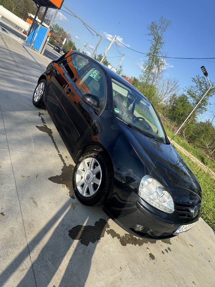 Vand Volkswagen Golf 5! Usor negociabil