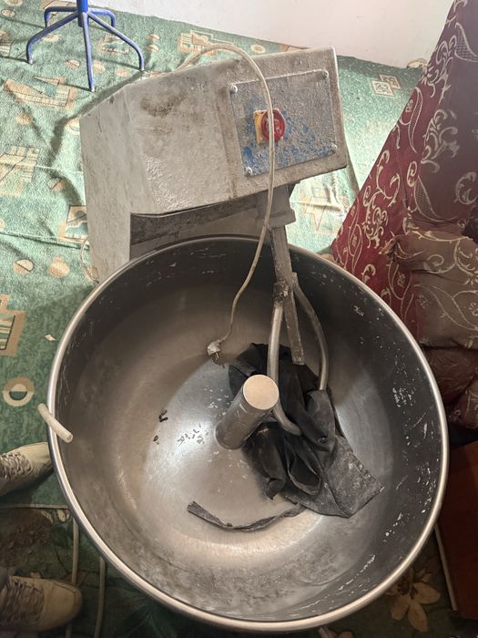 тесто мешалка 75кг в отличном состояние