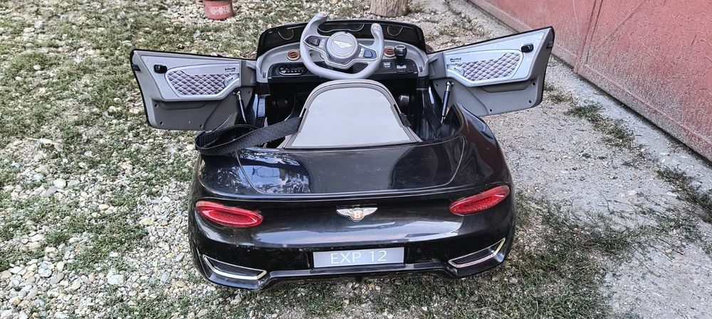 Mașină electrică,acumulator nou,model Bentley.