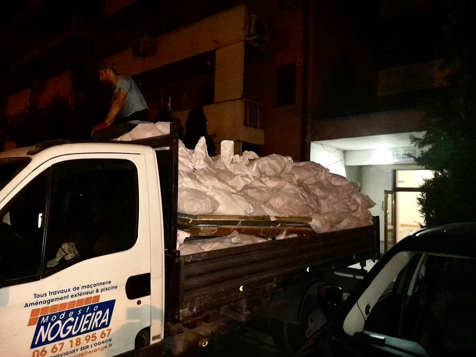 Transport moloz Evacuare moloz Debarasare apartamente Evacuare mobila