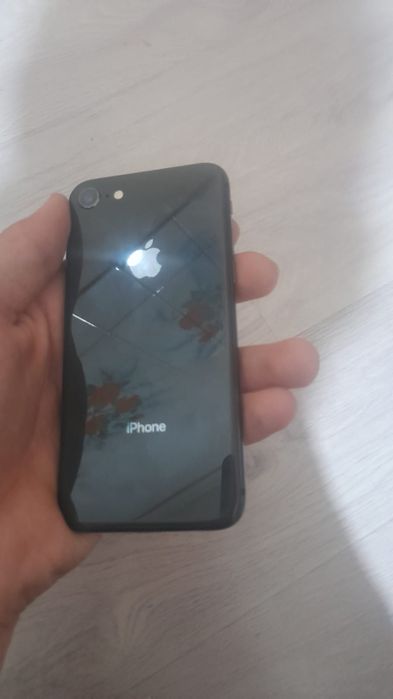 iPhone 8 чёрный 64гб