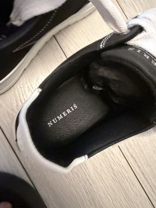 Numeris-Atelier-Acrylic Black