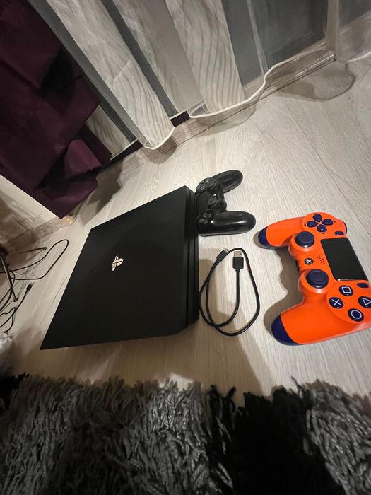 Playstation 4 PRO1TB+2 джойстика+игри