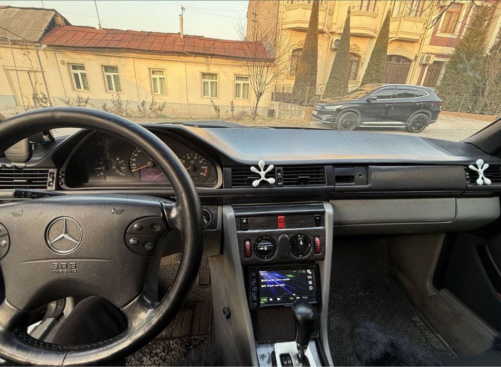 Mercedenz Benz W124