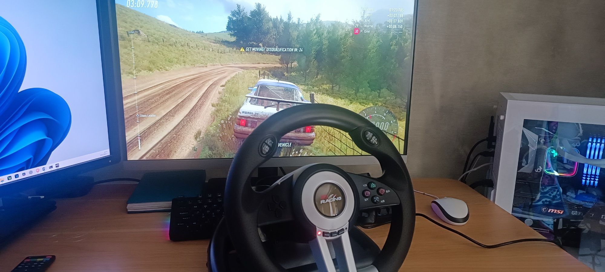 Playstation 4 pro 1 tb + волан + 4 игри + 2 контролера