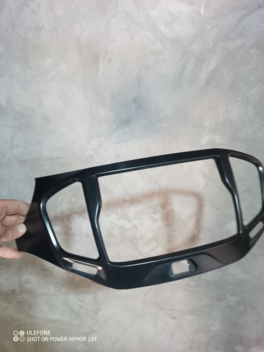 Штатная рамка от магнитолы лада Веста.