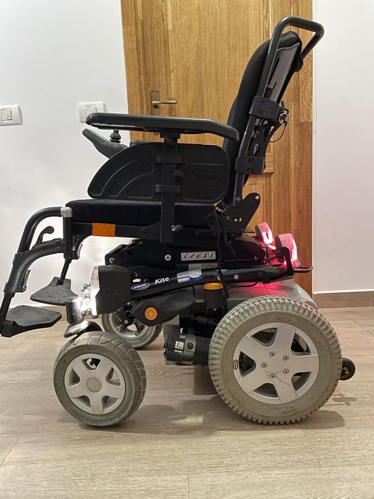 Carucior electric Invacare Kite pentru persoane cu dizabilitati