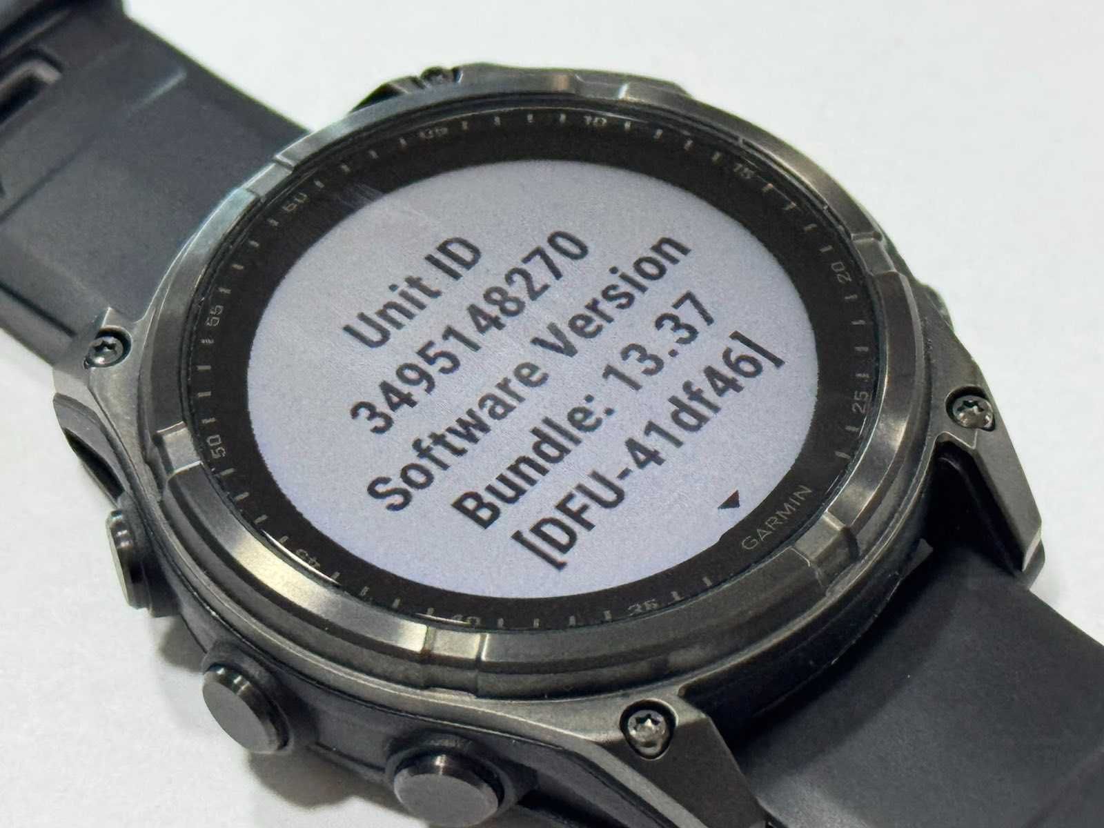 Смарт Часовник Garmin Fenix 8 Solar 47mm Sapphire Carbon Gray