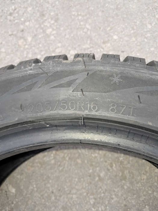 зимна гума SAILUN ICE 205/50 R16.