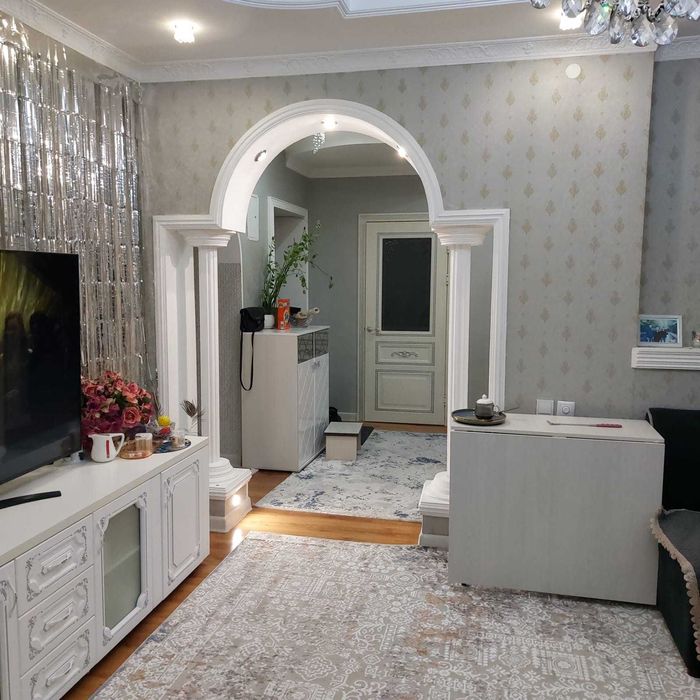 Продается 3-х Комнатная квартира. С евроремонтом есть 2 балкона.