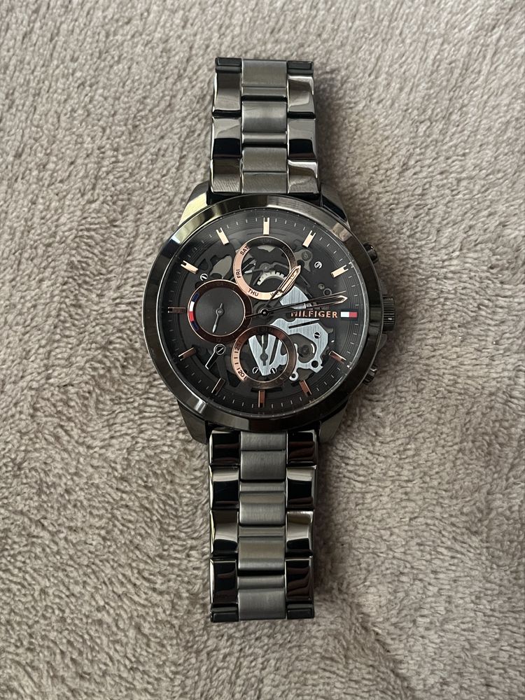 Часовник Tommy Hilfiger