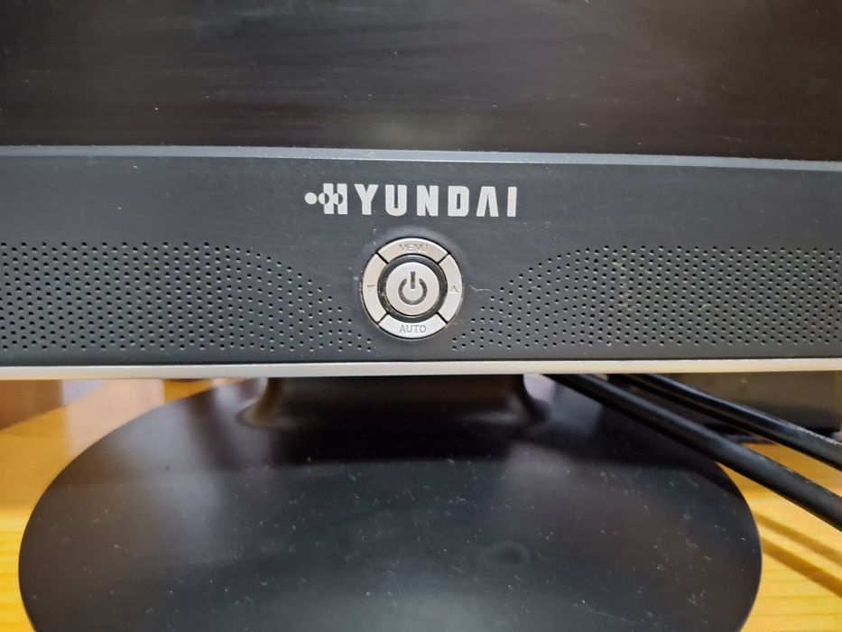 Монитор Hyudai N71S