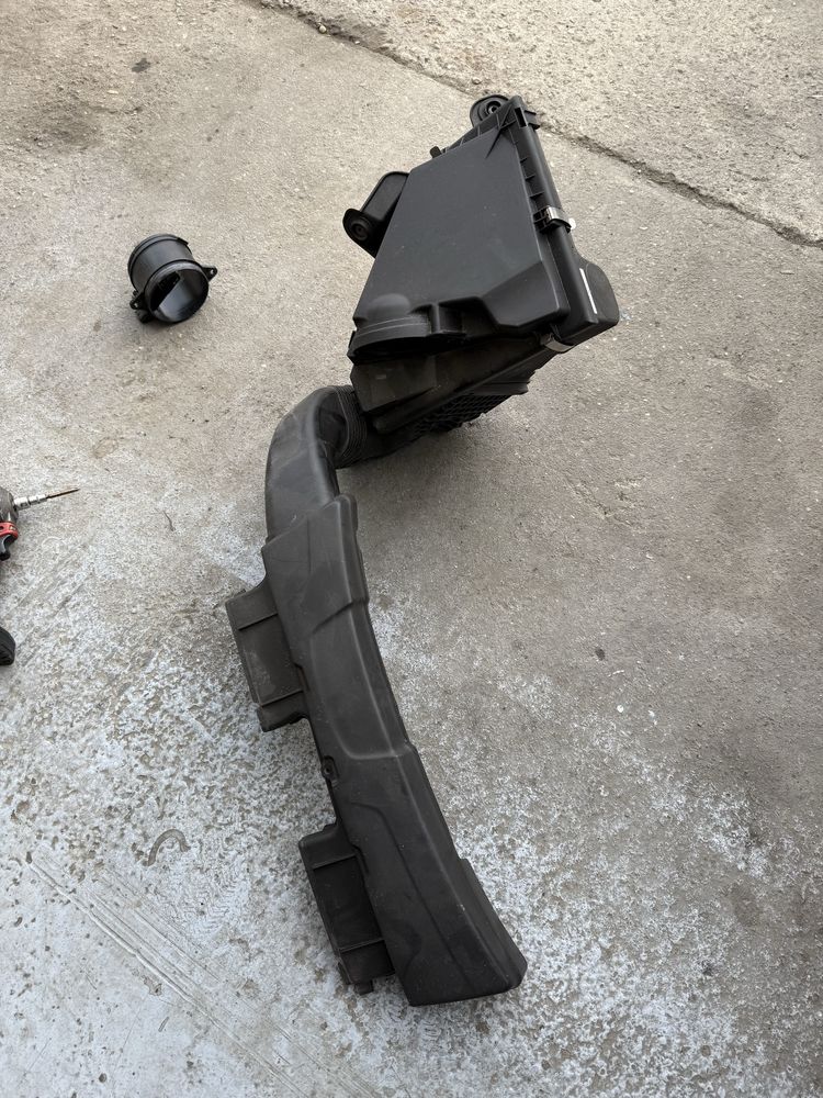 Carcasa filtru aer bmw e90 e91 e92 e93 330d 245cp n57