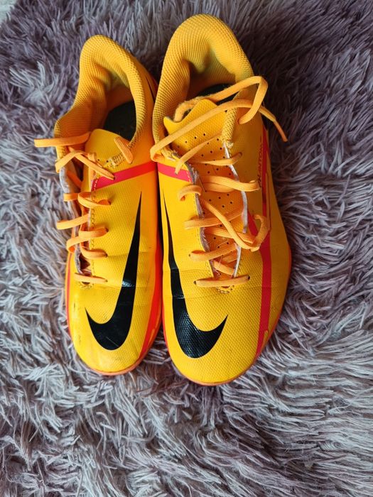 2 perechi ghete fotbal nr 37.5 - 70 lei