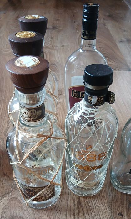 Празни бутилки от марков алкохол