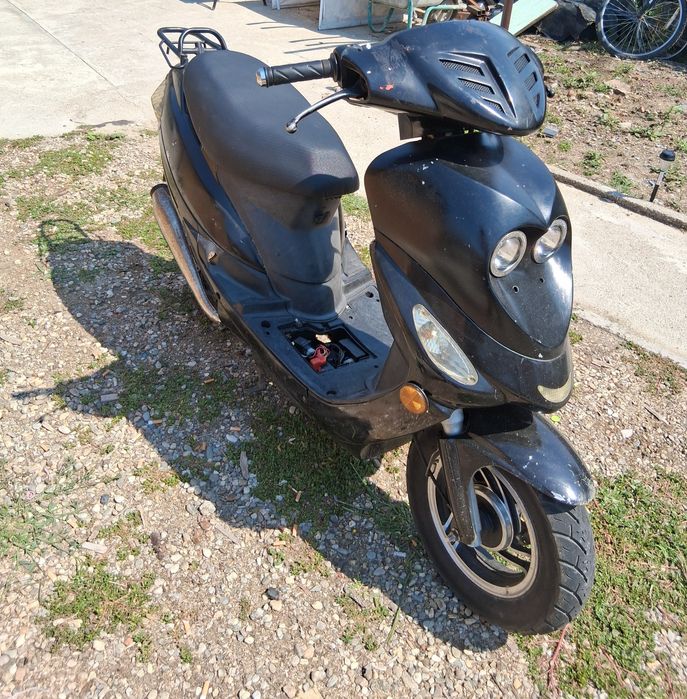 Vând scuter 4t set 49cc 1500 lei