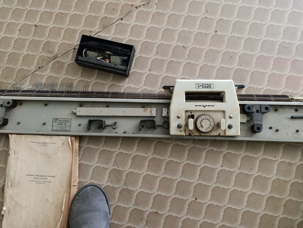 Продам вязальную машину "Нева-6"