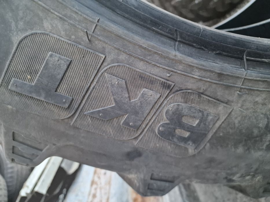 CAUCIUCURI agri 11.2R32 (270/95R32) marca BKT